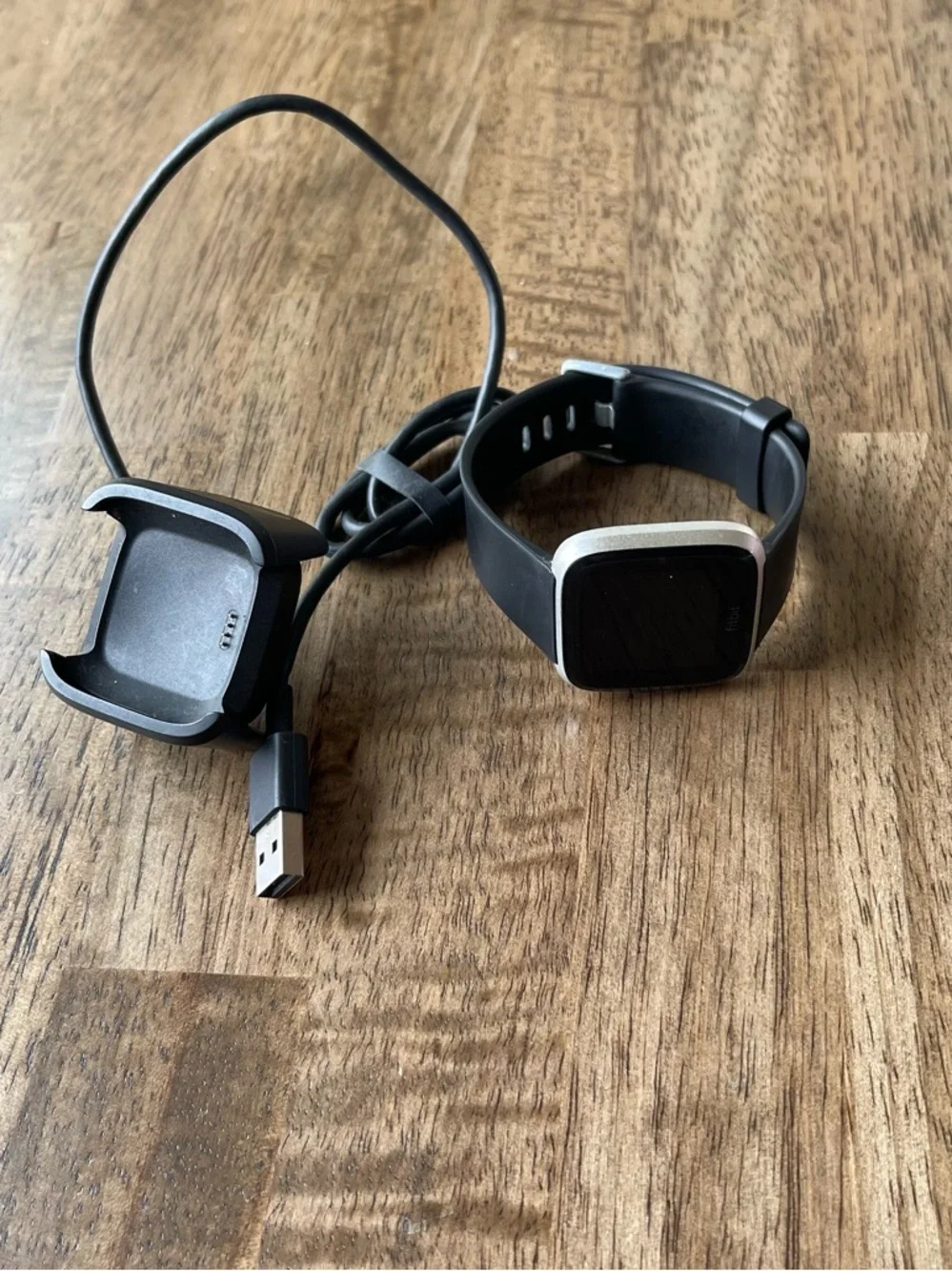 Fitbit Versa Lite Smart Watch Fitness Activity Tracker W Charger FB 415